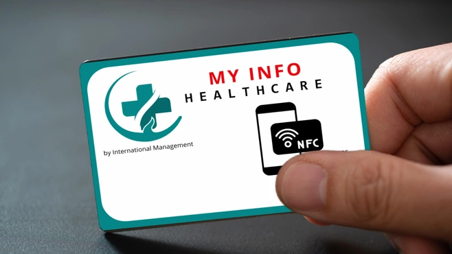 L'immagine mostra una **carta sanitaria digitale NFC** brandizzata **My Info Healthcare**, tenuta tra le dita di una persona. Il design della card presenta un bordo verde petrolio e un layout professionale. Sul lato sinistro è visibile il **logo di My Info Healthcare**, che include una **croce medica e un simbolo stilizzato di cura e protezione**.  <br /><br />Al centro della carta, il nome **"MY INFO HEALTHCARE"** è scritto in caratteri evidenziati, con "MY INFO" in rosso e "HEALTHCARE" in nero, per enfatizzare il marchio. A destra, è presente un'icona raffigurante uno **smartphone con simbolo NFC**, che suggerisce la possibilità di **scansione contactless** per accedere rapidamente a **dati sanitari digitali, cartelle cliniche elettroniche o informazioni mediche personali**.  <br /><br />Questa immagine è ideale per rappresentare l'uso della **tecnologia NFC nel settore sanitario**, promuovendo soluzioni innovative per la **gestione della salute digitale, l'accesso rapido alle informazioni mediche e la sicurezza sanitaria avanzata**.